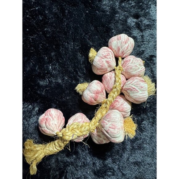 Ceramic Pink Garlic 11 Bulbs Braided Rope Kitchen Wall Vegetable Decor Vintage - Picture 4 of 7